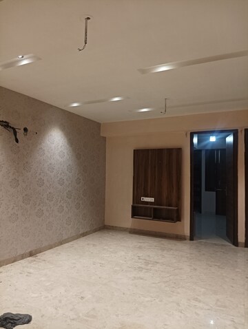 Room in 3 BHK Apartment at Dhakoli Village – for Sale