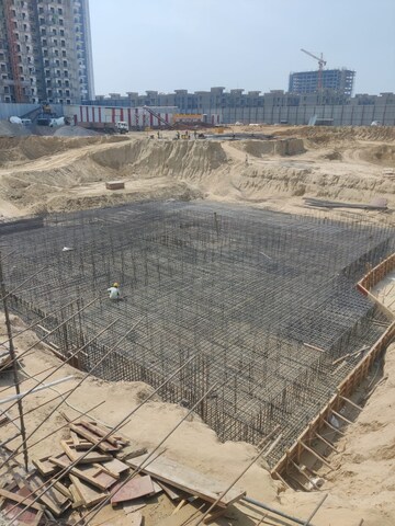 Master Bedroom in 3.5 BHK Apartment at Irish Platinum, Sector 10 Greater Noida – for Sale