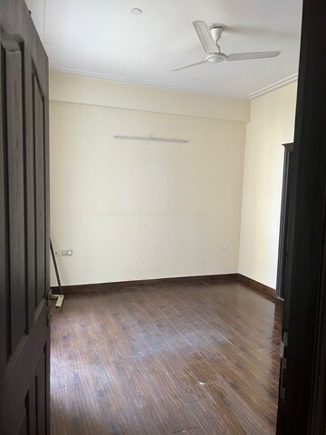 Room in 6+ BHK Independent House at RWA Apartments Sector 52, Sector 52 – for Sale
