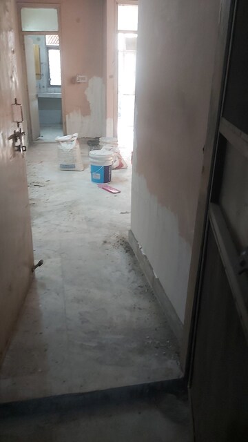 Building Lobby in 2.5 BHK Builder Floor at Mayur Vihar Phase 1 – for Sale