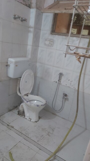 Bathroom in 2.5 BHK Builder Floor at Mayur Vihar Phase 1 – for Sale