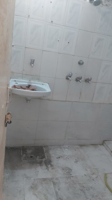 Bathroom in 2.5 BHK Builder Floor at Mayur Vihar Phase 1 – for Sale