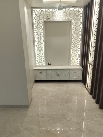 Room in 3 BHK Builder Floor at Sector 9 – for Sale