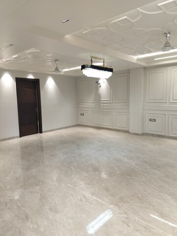 Room in 3 BHK Builder Floor at Sector 9 – for Sale