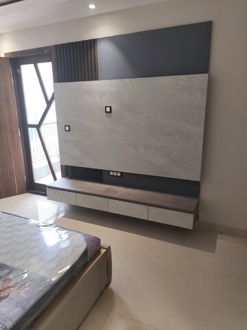 Furnished Amenities in 3 BHK Builder Floor at Sector 9 – for Sale