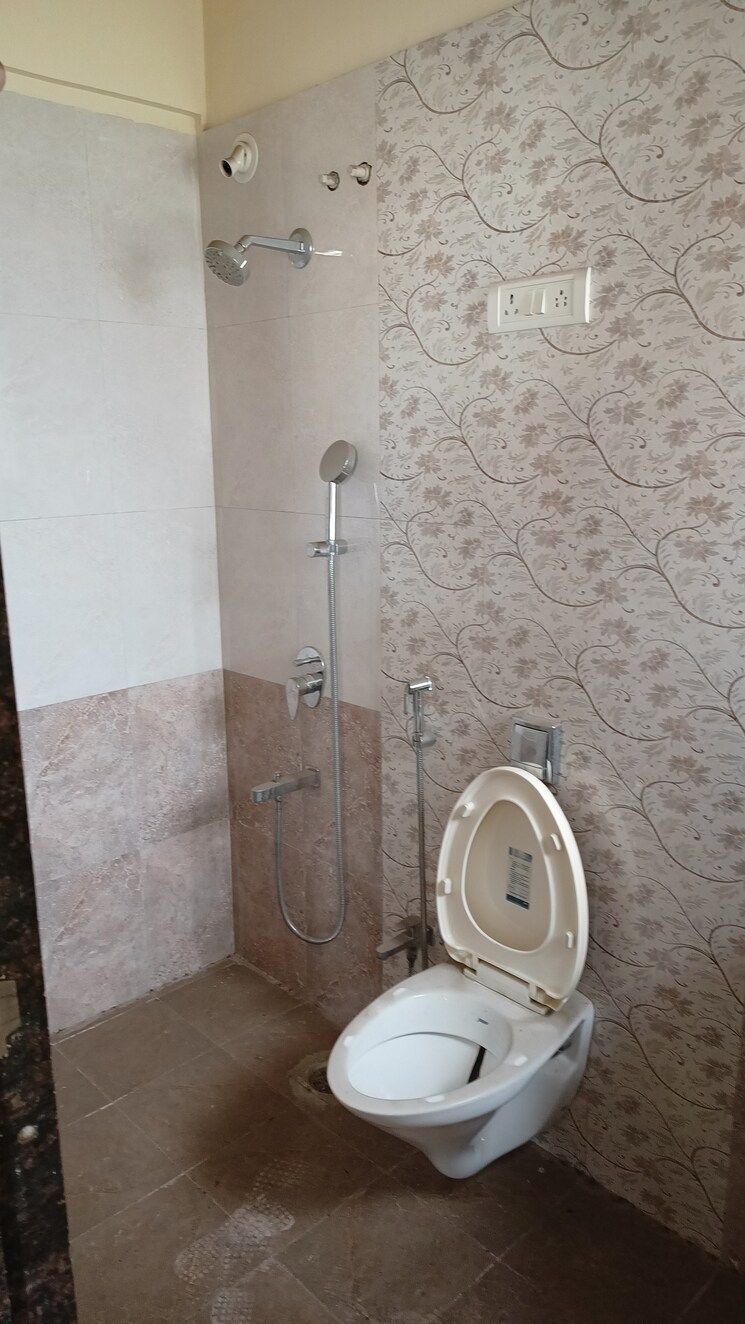 Bathroom, aggarwal-sumeet-elegance 3 Bedroom 1001 Sq.Ft. Apartment In Manpada Thane 7283428