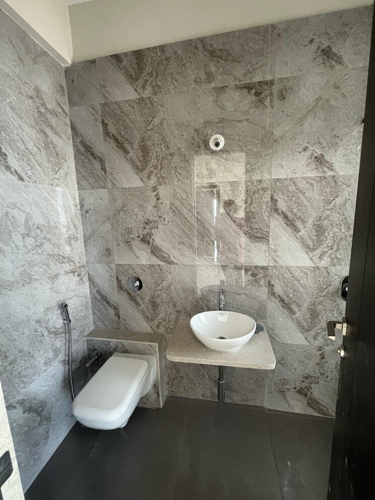 Bathroom, rustomjee-crown 3 Bedroom 1343 Sq.Ft. Apartment In Prabhadevi Mumbai 7287626