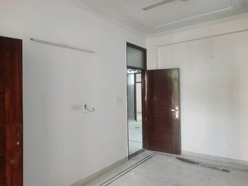 Room in 3 BHK Builder Floor at Palam Vyapar Kendra, Sector 2 – for Sale