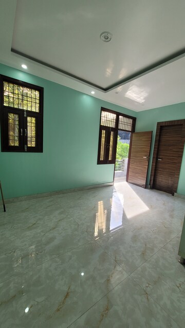 Master Bedroom in 2 BHK Builder Floor at Dilshad Garden – for Sale