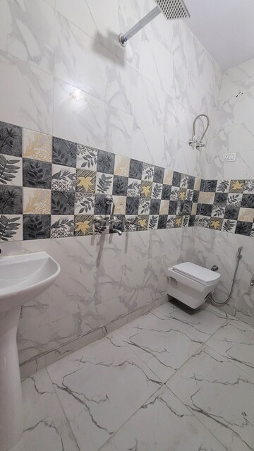 Attached Bathroom in 2 BHK Builder Floor at Dilshad Garden – for Sale