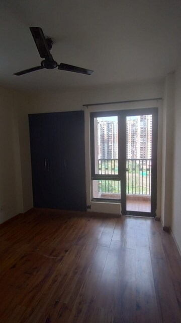 Room in 2 BHK Apartment at Logix Blossom County, Sector 137 – for Sale