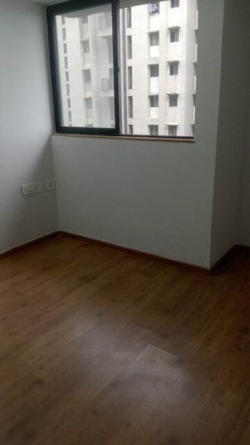 Room in 2.5 BHK Apartment at Lodha Downtown, Dombivli East – for Sale