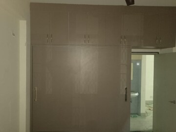 Room in Studio Apartment at Sector 16b Dwarka – for Sale