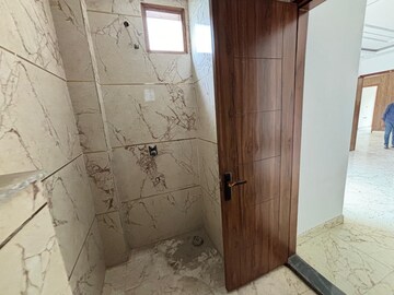 Bathroom in 3 BHK Builder Floor at BPTP Parkland Pride, Sector 77 – for Sale