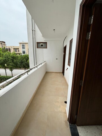 Balcony in 3 BHK Builder Floor at BPTP Parkland Pride, Sector 77 – for Sale