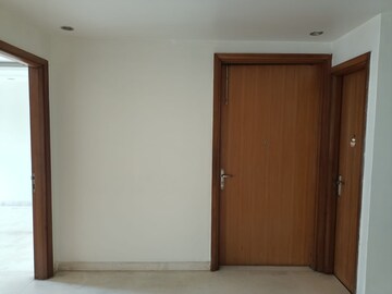 Room in 4 BHK Builder Floor at Safdarjung Development Area – for Sale