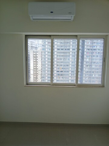 Room in 1.5 BHK Apartment at Goregaon East – for Sale
