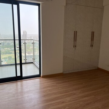 Room in 4 BHK Apartment at M3M Latitude, Sector 65 – for Sale