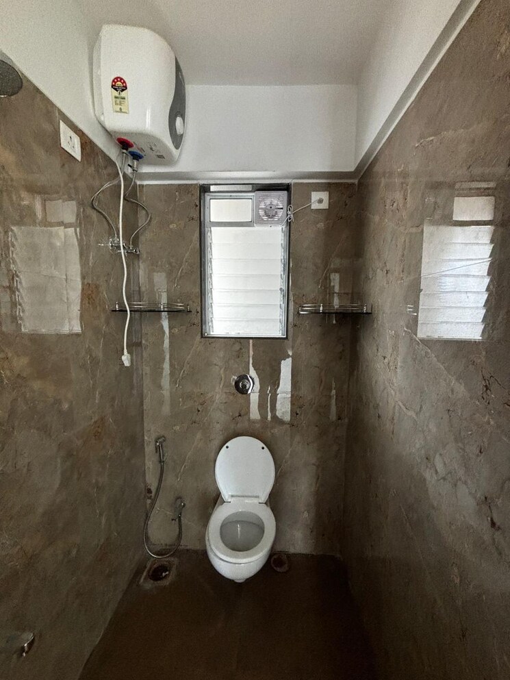 Bathroom, oyster-shell 3 Bedroom 1450 Sq.Ft. Apartment In Juhu Mumbai 7289427