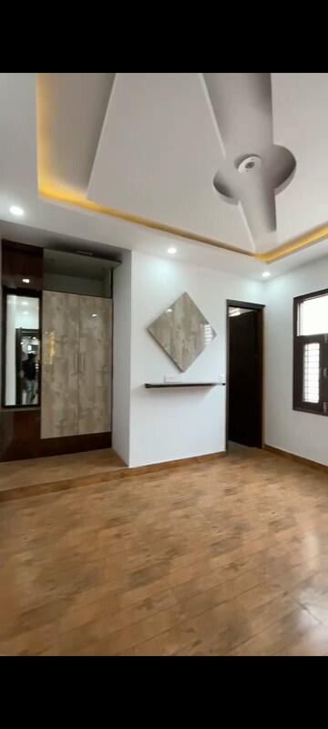 Room in 3 BHK Builder Floor at Mahavir Enclave 1 – for Sale