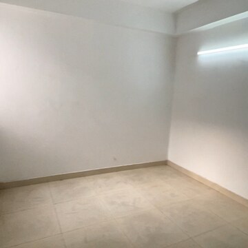 Room in 3 BHK Apartment at Prateek Kunj Apartment, Sector 21c – for Sale