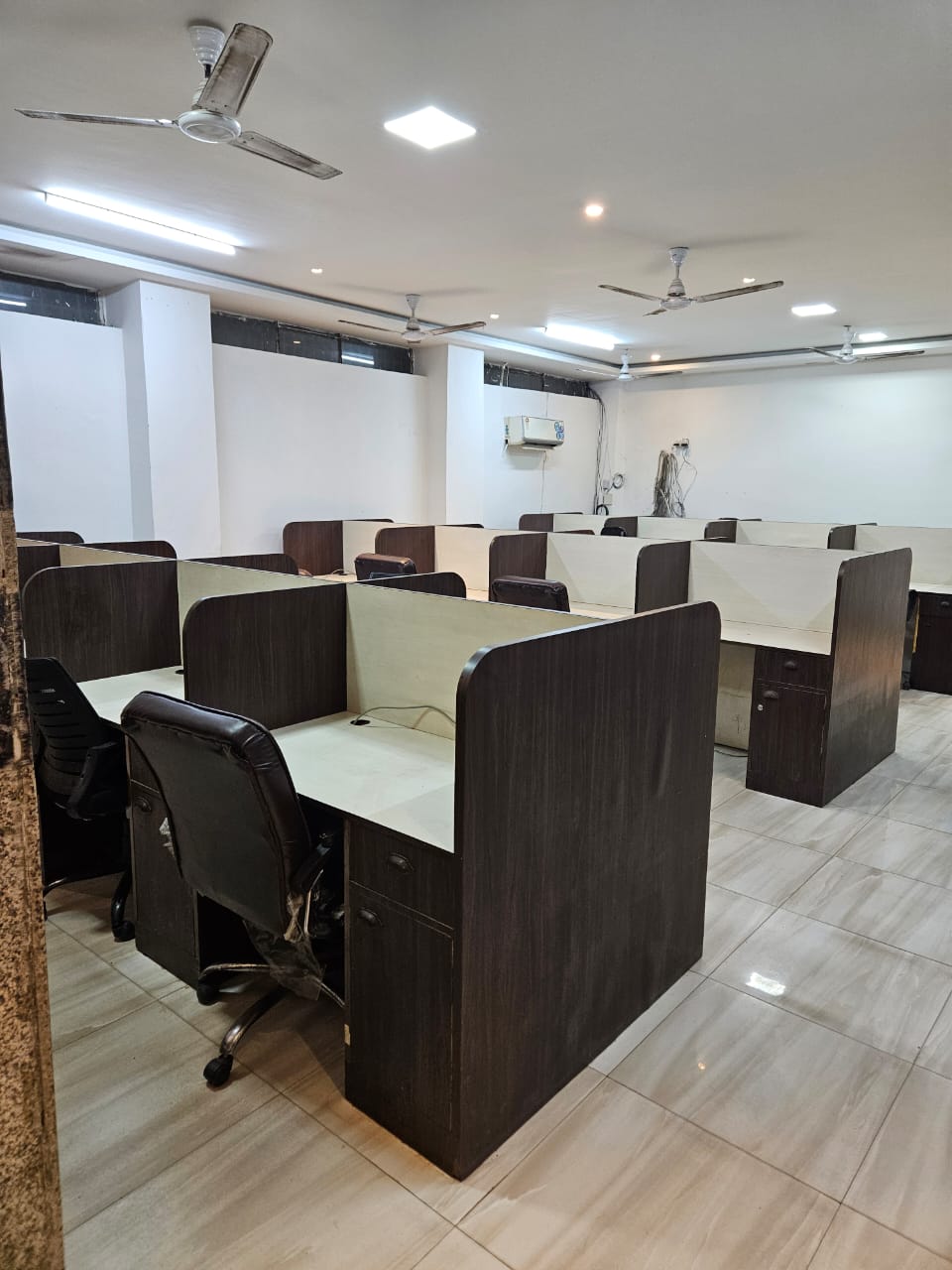 Commercial Office Space 1400 Sq.Ft. For Rent in Vibhuti Khand Lucknow  7290001