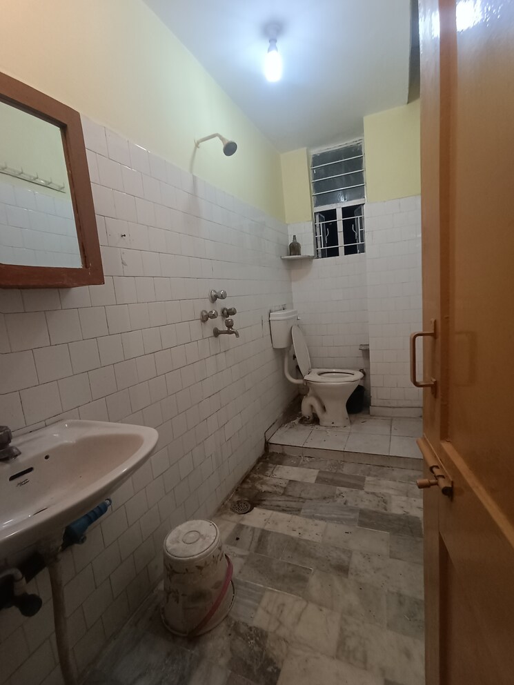 Attached Bathroom, boring road 2 Bedroom 1050 Sq.Ft. Apartment In Boring Road Patna 7290257