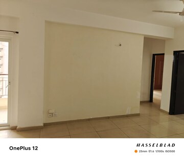 Room in 3.5 BHK Apartment at Gulshan Vivante, Sector 137 – for Sale