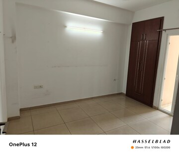 Room in 3.5 BHK Apartment at Gulshan Vivante, Sector 137 – for Sale