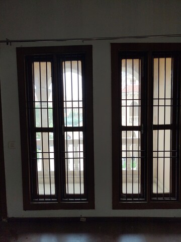 Room in 4 BHK Villa at Amrapali Leisure Valley, Tech Zone 4 Greater Noida – for Sale