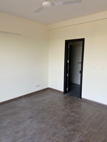 Room in 4 BHK Builder Floor at BPTP Parkland Pride, Sector 77 – for Sale