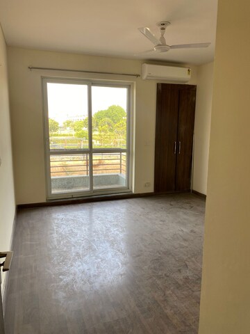 Room in 4 BHK Builder Floor at BPTP Parkland Pride, Sector 77 – for Sale
