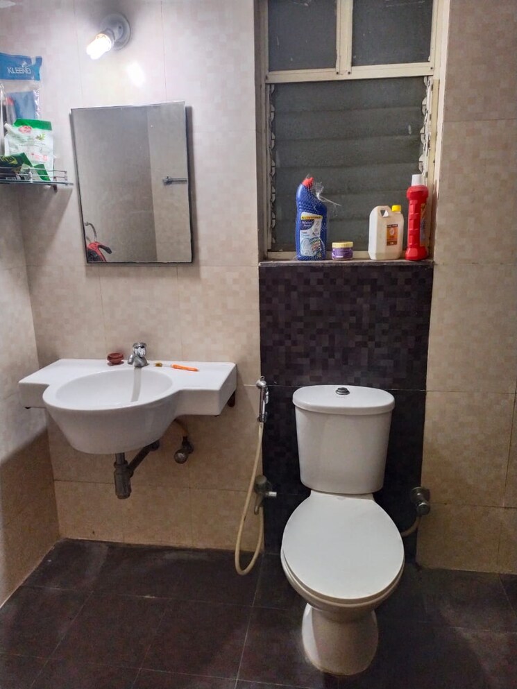 Bathroom, nisarg-darshan-society 3 Bedroom 1500 Sq.Ft. Apartment In Nigdi Pune 7291365