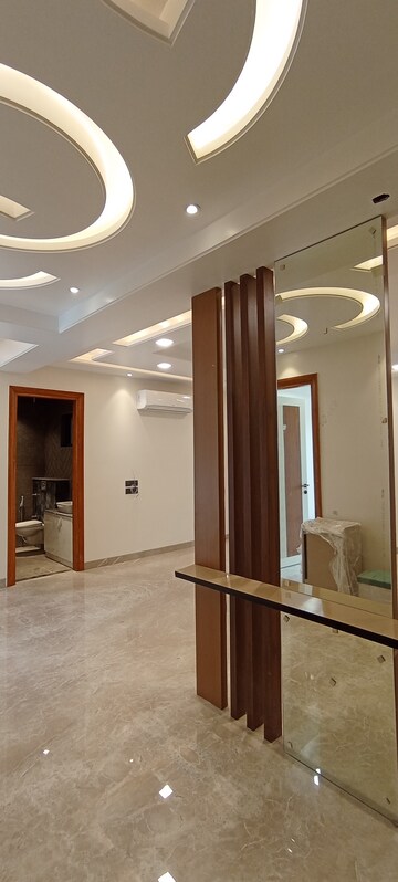 Furnished Amenities in 4 BHK Builder Floor at BPTP Park Central, Sector 85 – for Sale