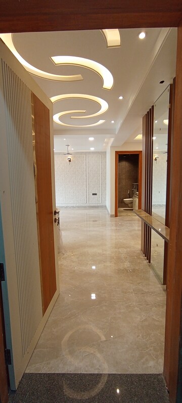 Furnished Amenities in 4 BHK Builder Floor at BPTP Park Central, Sector 85 – for Sale