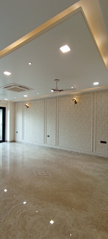Bathroom in 4 BHK Builder Floor at BPTP Park Central, Sector 85 – for Sale