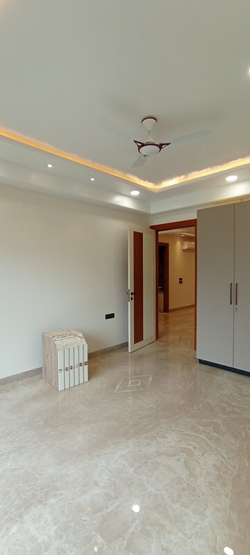 Furnished Amenities in 4 BHK Builder Floor at BPTP Park Central, Sector 85 – for Sale