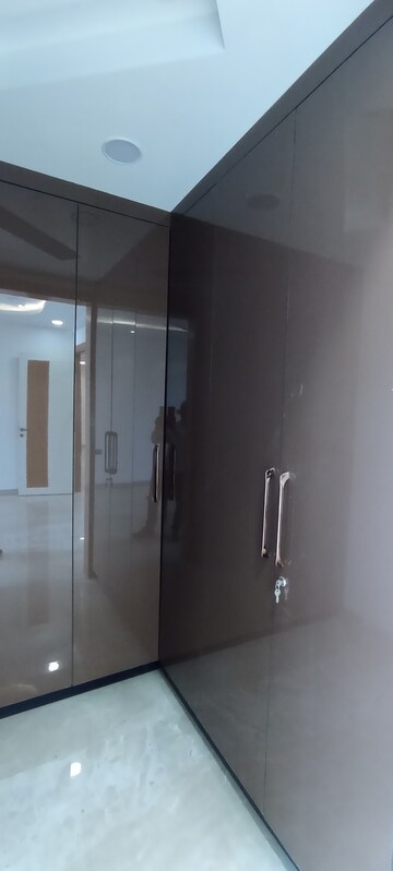 Furnished Amenities in 4 BHK Builder Floor at BPTP Park Central, Sector 85 – for Sale