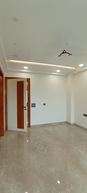 Furnished Amenities in 4 BHK Builder Floor at BPTP Park Central, Sector 85 – for Sale
