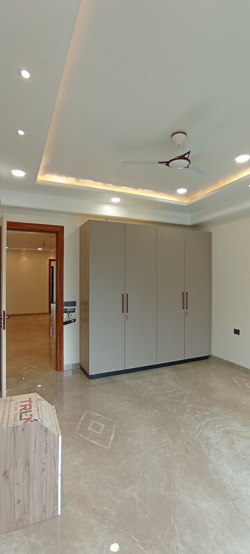 Furnished Amenities in 4 BHK Builder Floor at BPTP Park Central, Sector 85 – for Sale