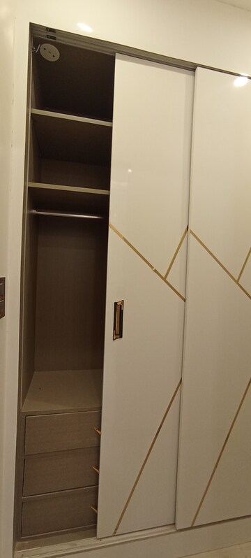 Furnished Amenities in 4 BHK Builder Floor at BPTP Park Central, Sector 85 – for Sale
