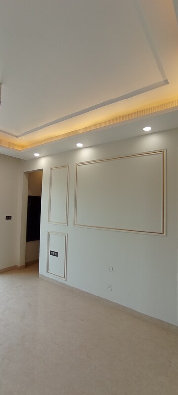 Furnished Amenities in 4 BHK Builder Floor at BPTP Park Central, Sector 85 – for Sale