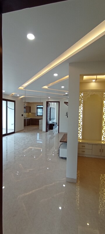 Furnished Amenities in 4 BHK Builder Floor at BPTP Park Central, Sector 85 – for Sale
