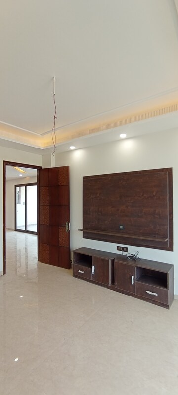 Furnished Amenities in 4 BHK Builder Floor at BPTP Park Central, Sector 85 – for Sale