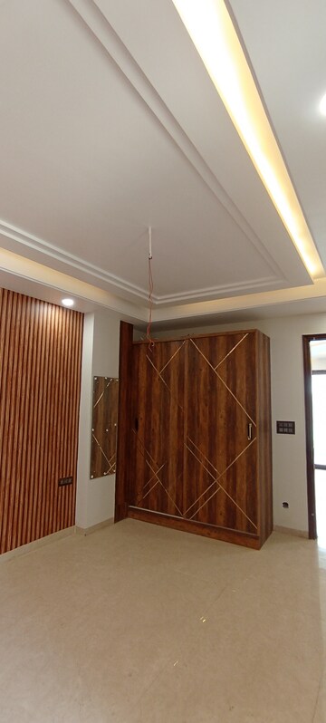 Furnished Amenities in 4 BHK Builder Floor at BPTP Park Central, Sector 85 – for Sale