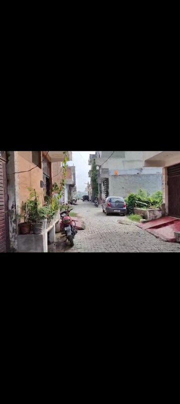 Parking in 6 BHK Independent House at Raj Nagar Extension – for Sale