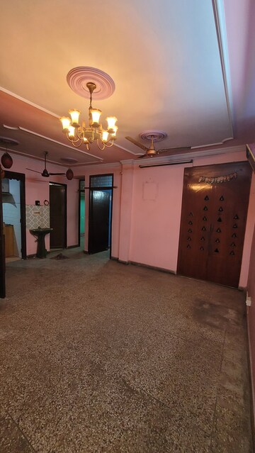 Furnished Amenities in 2 BHK Builder Floor at Dilshad Garden – for Sale