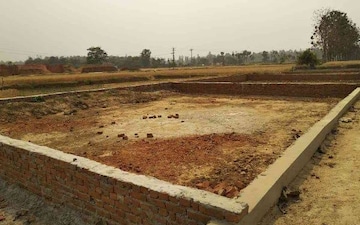 Plot For Sale in Jhalwa