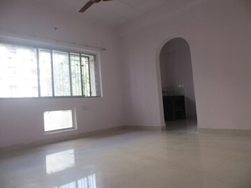 Room in 2 BHK Apartment at Goregaon East – for Sale