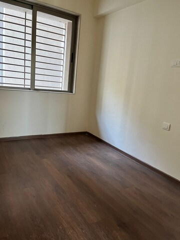 Room in 2 BHK Apartment at Lodha Amara, Kolshet Road – for Sale